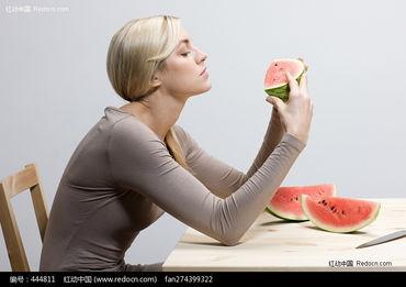 吃瓜外国女孩,揭秘网络热点的魅力与争议