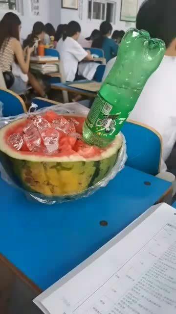 中午吃小瓜,清爽小瓜，尽享夏日美味时光