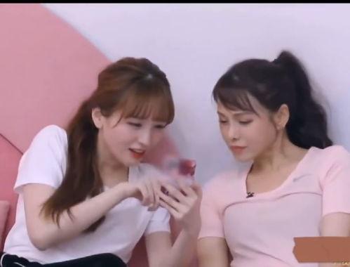 为姐妹爱情吃瓜,瓜田里的甜蜜秘密